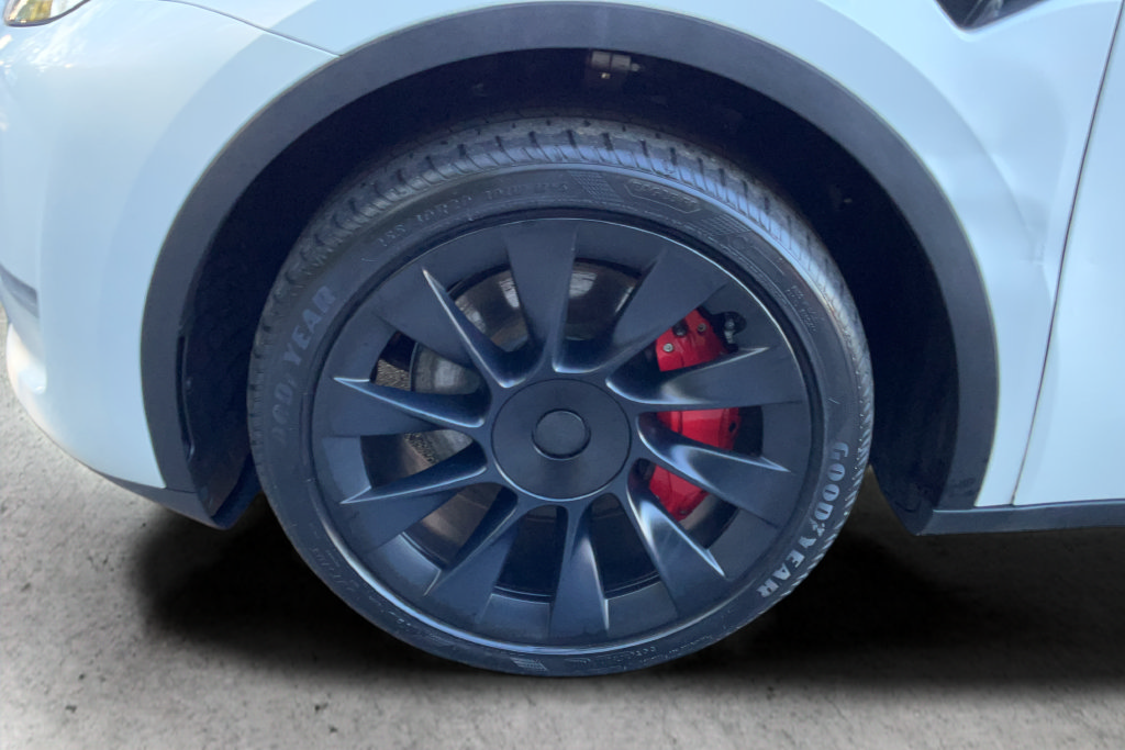 Used 2024 Tesla Model Y 2WD image 29