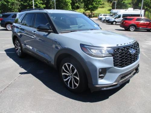 Used 2025 Ford Explorer ST-Line image 2
