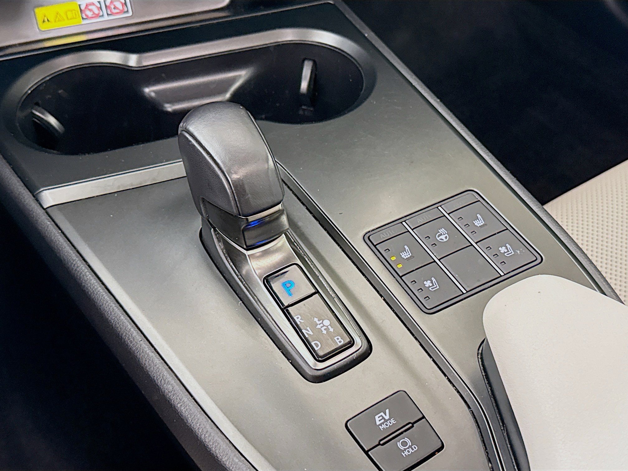 Used 2025 Lexus UX 300h AWD w/ Accessory Package (Z1) image 18