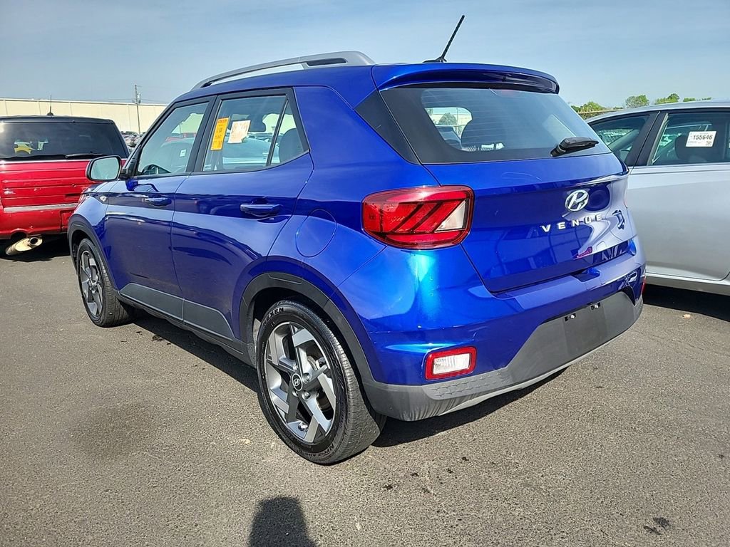 Used 2025 Hyundai Venue Limited FWD image 2