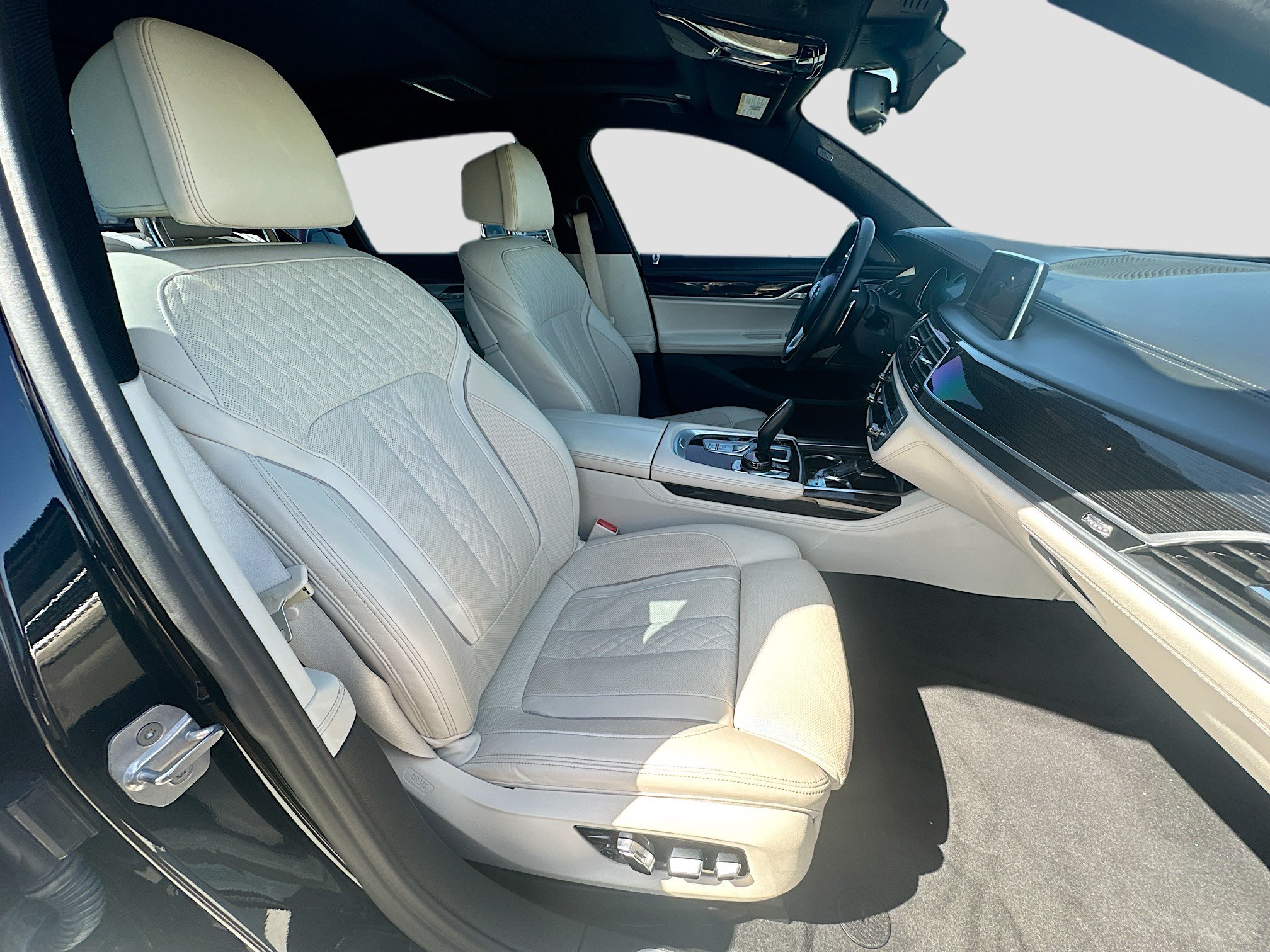 Used 2019 BMW 740i w/ Executive Package RWD image 30