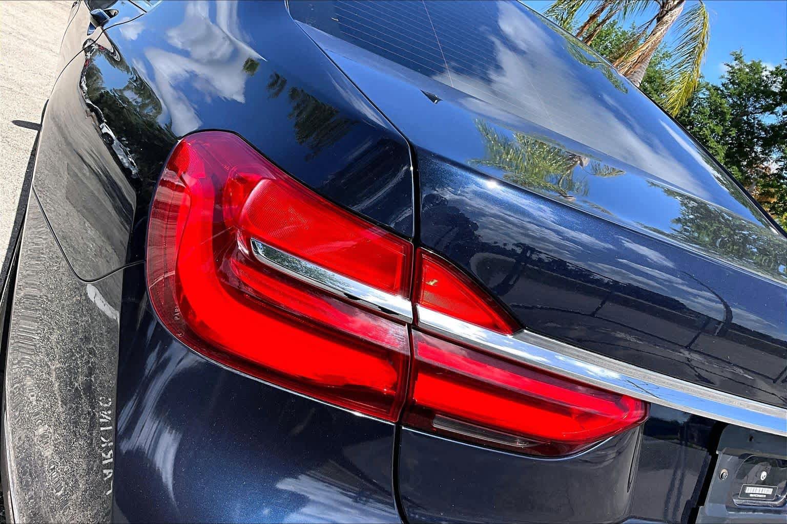 Used 2019 BMW 750i image 29