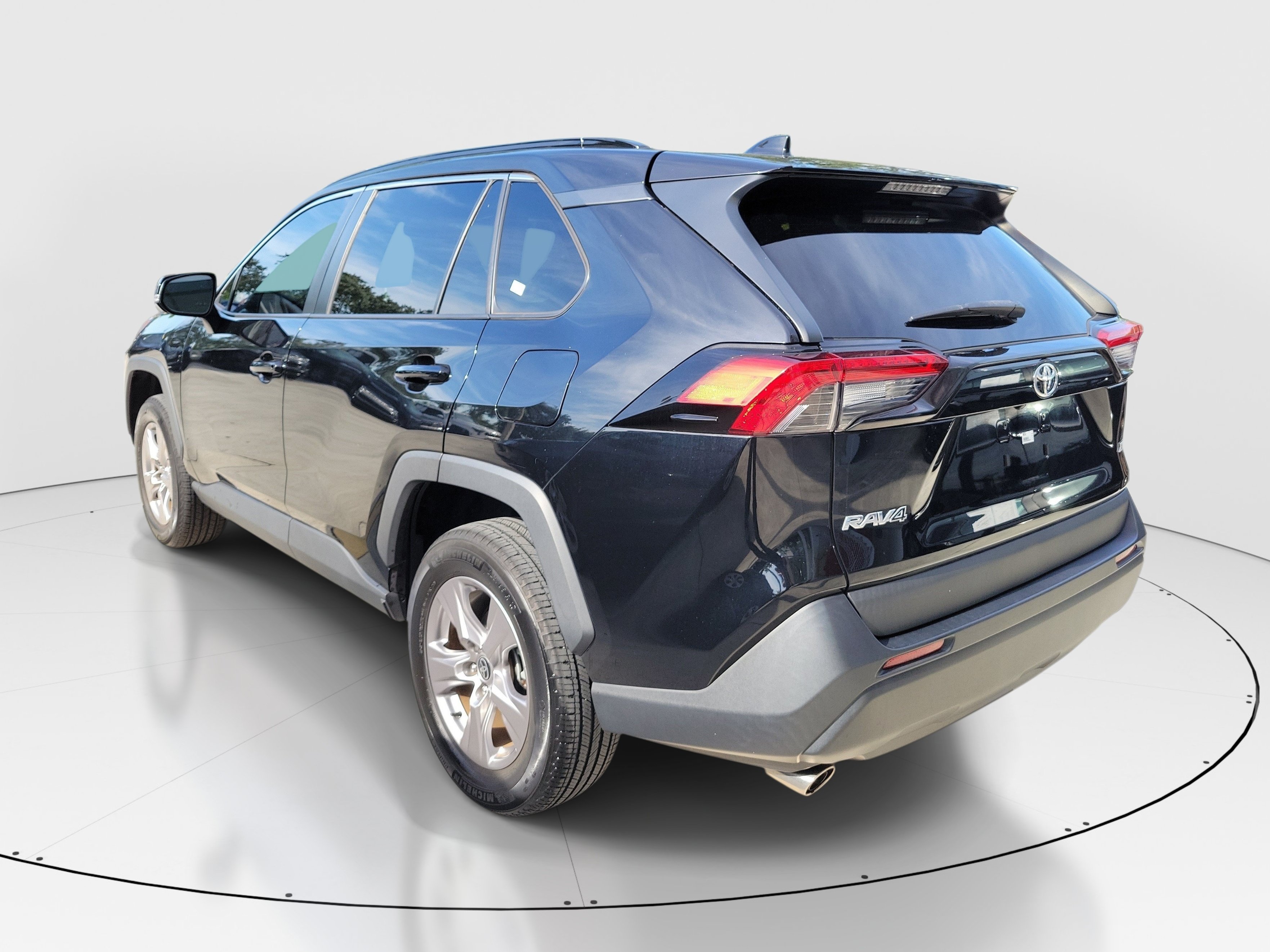 Certified 2023 Toyota RAV4 XLE w/ Convenience Package FWD image 5