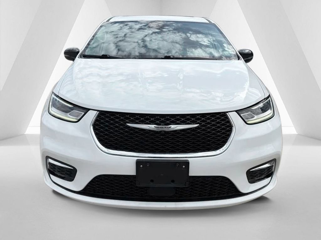 Used 2024 Chrysler Pacifica Limited FWD image 2