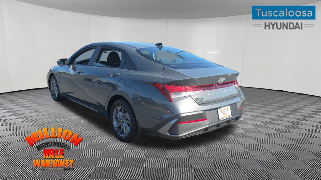 Used 2024 Hyundai Elantra SEL FWD image 5