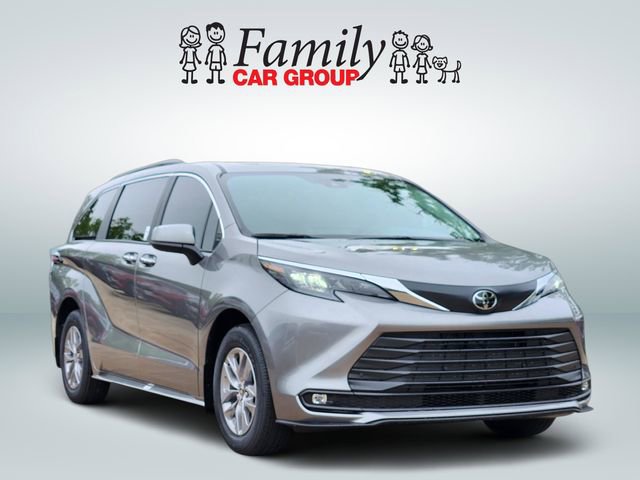 New 2026 Toyota Sienna XLE FWD image 2