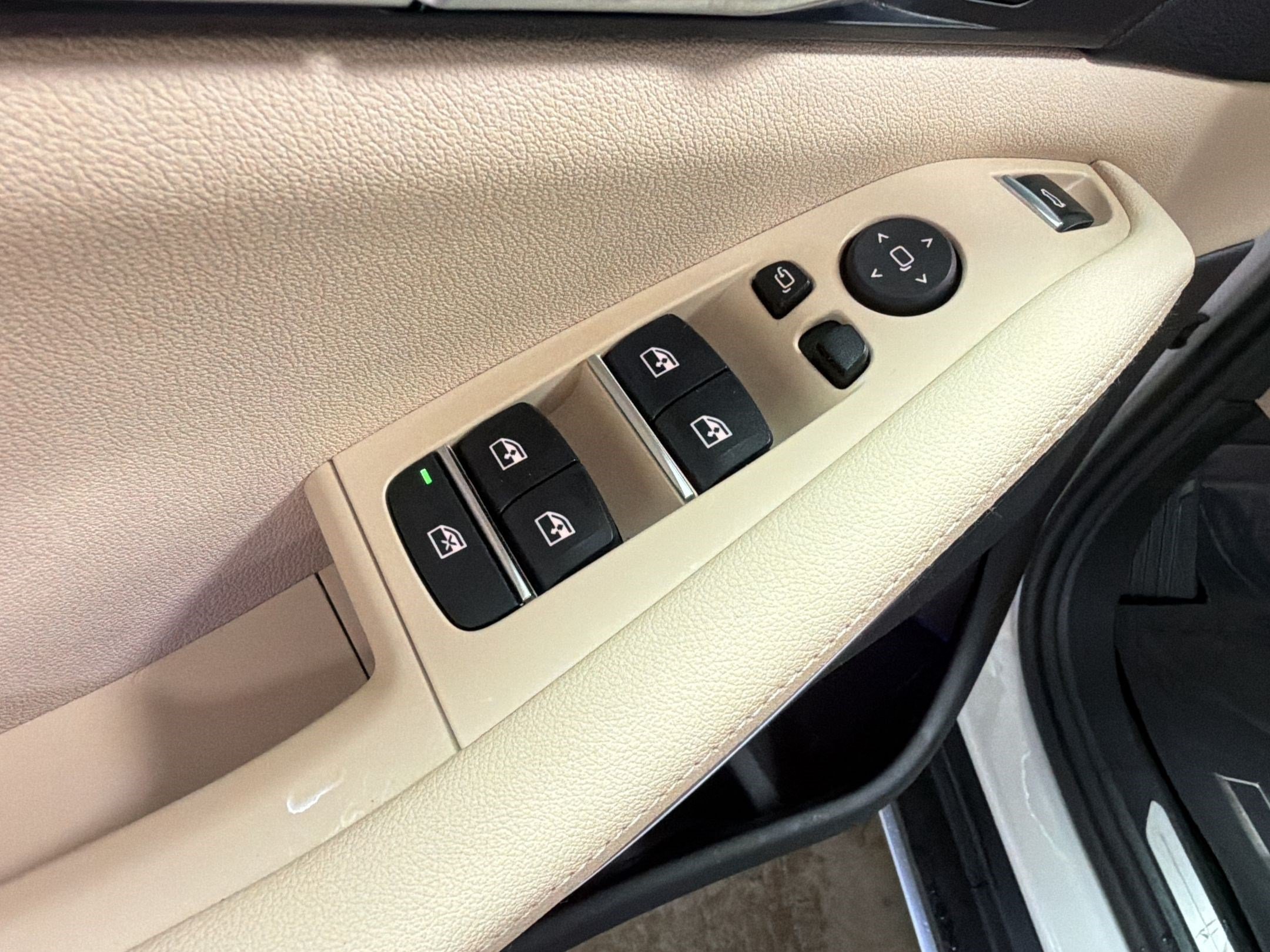 Certified 2022 BMW X5 sDrive40i w/ Premium Package RWD image 12