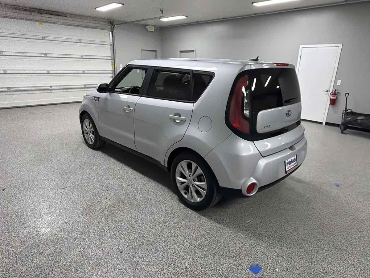 Used 2016 Kia Soul ! FWD image 5