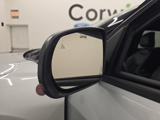 Used 2025 Jeep Compass Trailhawk AWD/4WD image 34