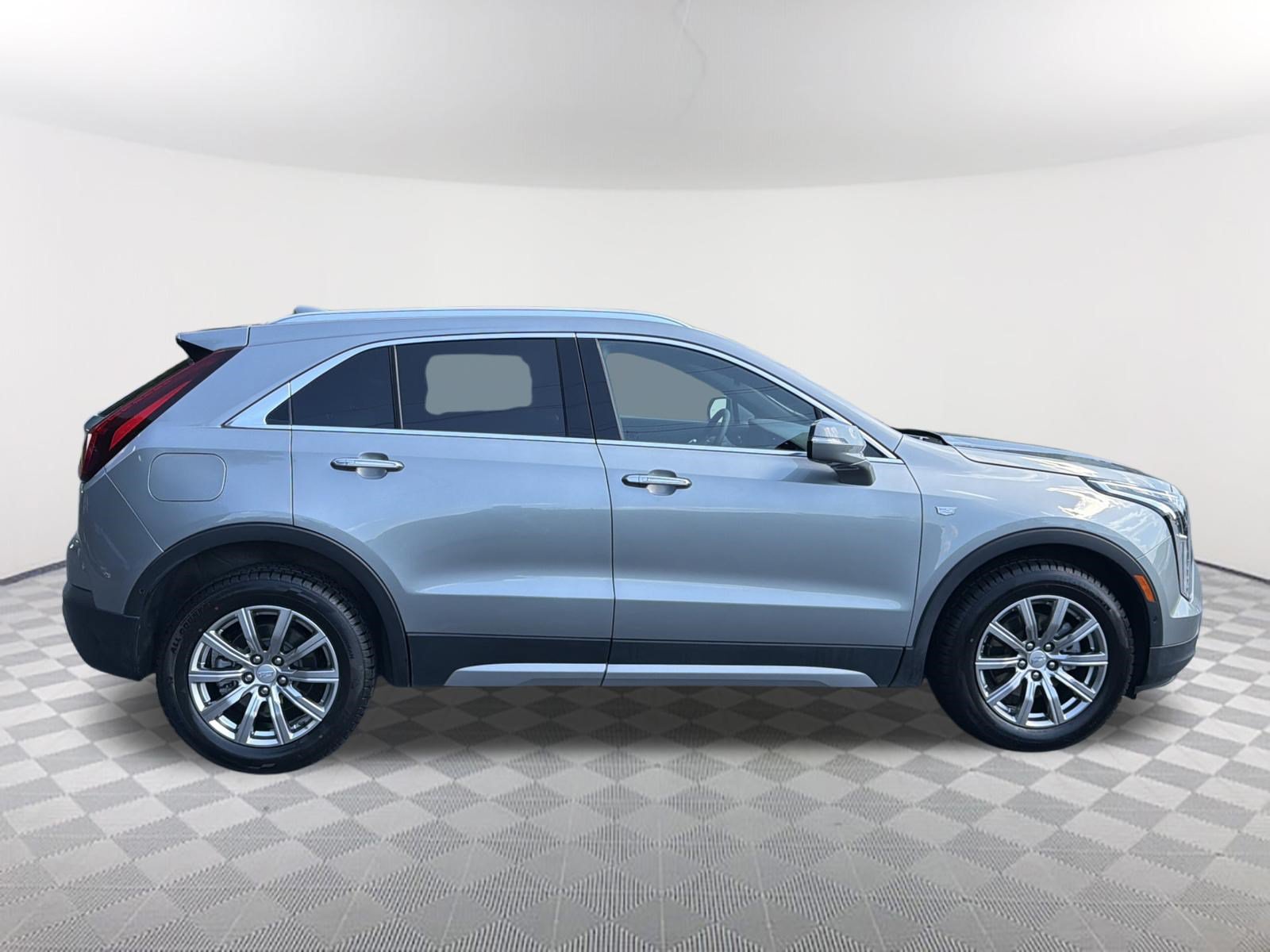 Used 2023 Cadillac XT4 Premium Luxury FWD image 4