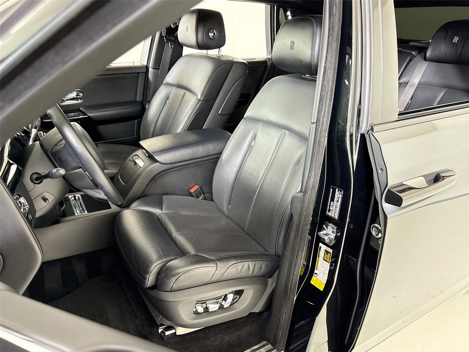 Used 2019 Rolls-Royce Phantom Sedan image 14
