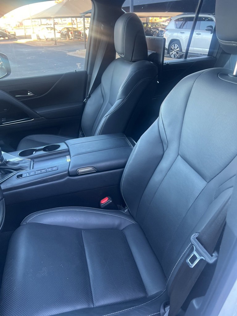 Used 2022 Lexus LX 600 4WD w/ Appearance Package image 5