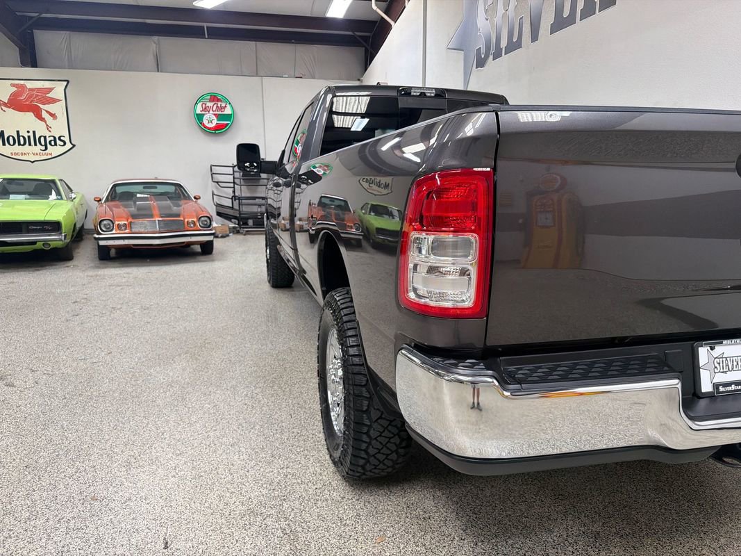 Used 2024 RAM 2500 Tradesman w/ Chrome Appearance Group AWD/4WD image 9