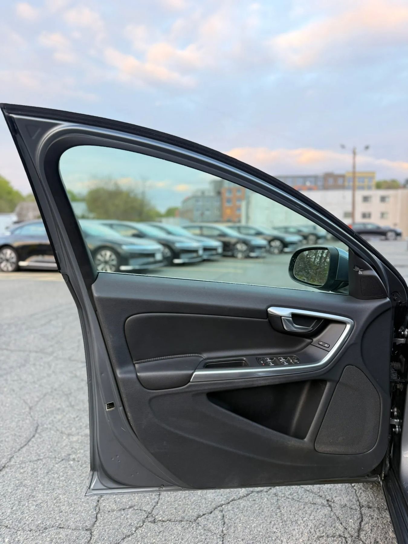 Used 2017 Volvo S60 T5 Inscription FWD image 32