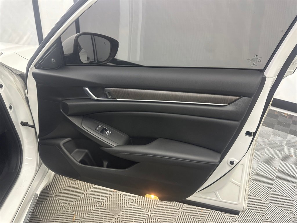 Used 2019 Honda Accord Touring image 16