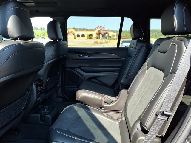 New 2025 Jeep Grand Cherokee L Altitude image 8