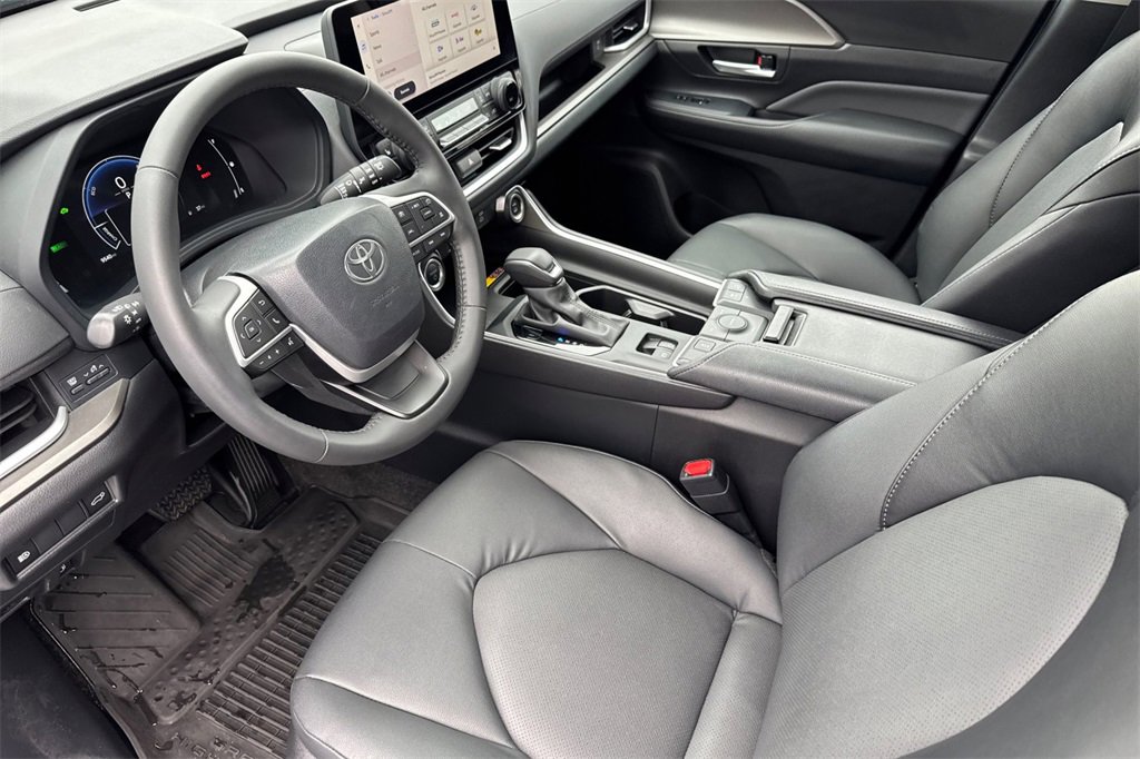 Used 2024 Toyota Grand Highlander AWD Hybrid image 10