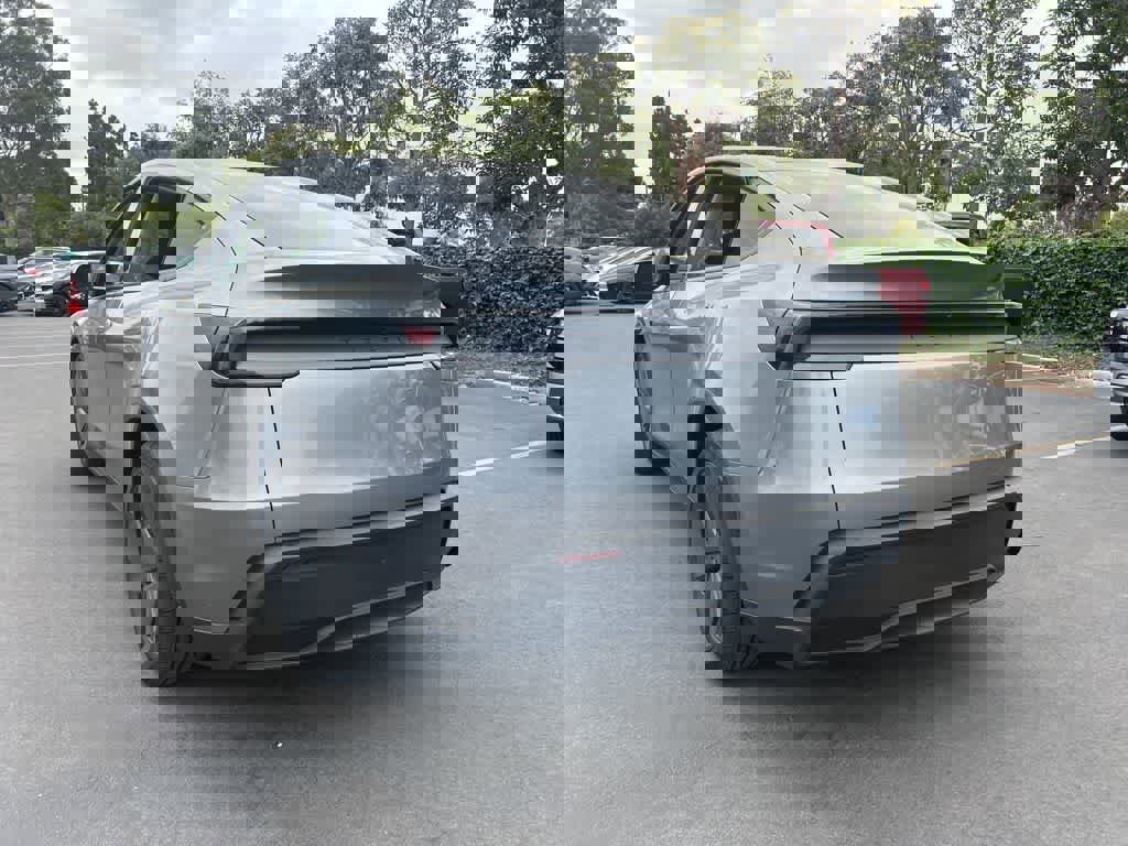 Used 2026 Tesla Model Y 2WD image 4