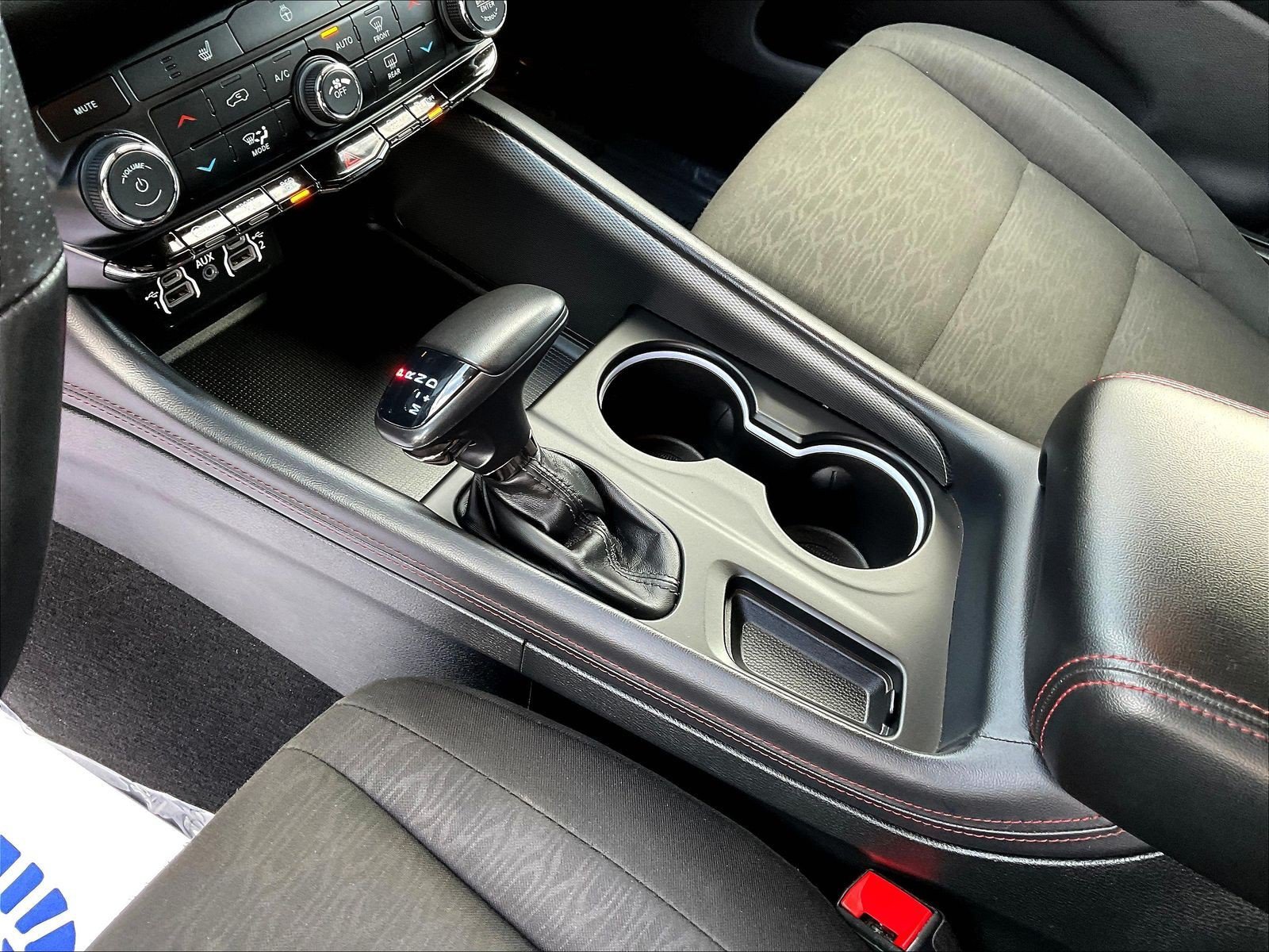Used 2025 Dodge Durango GT AWD/4WD image 17