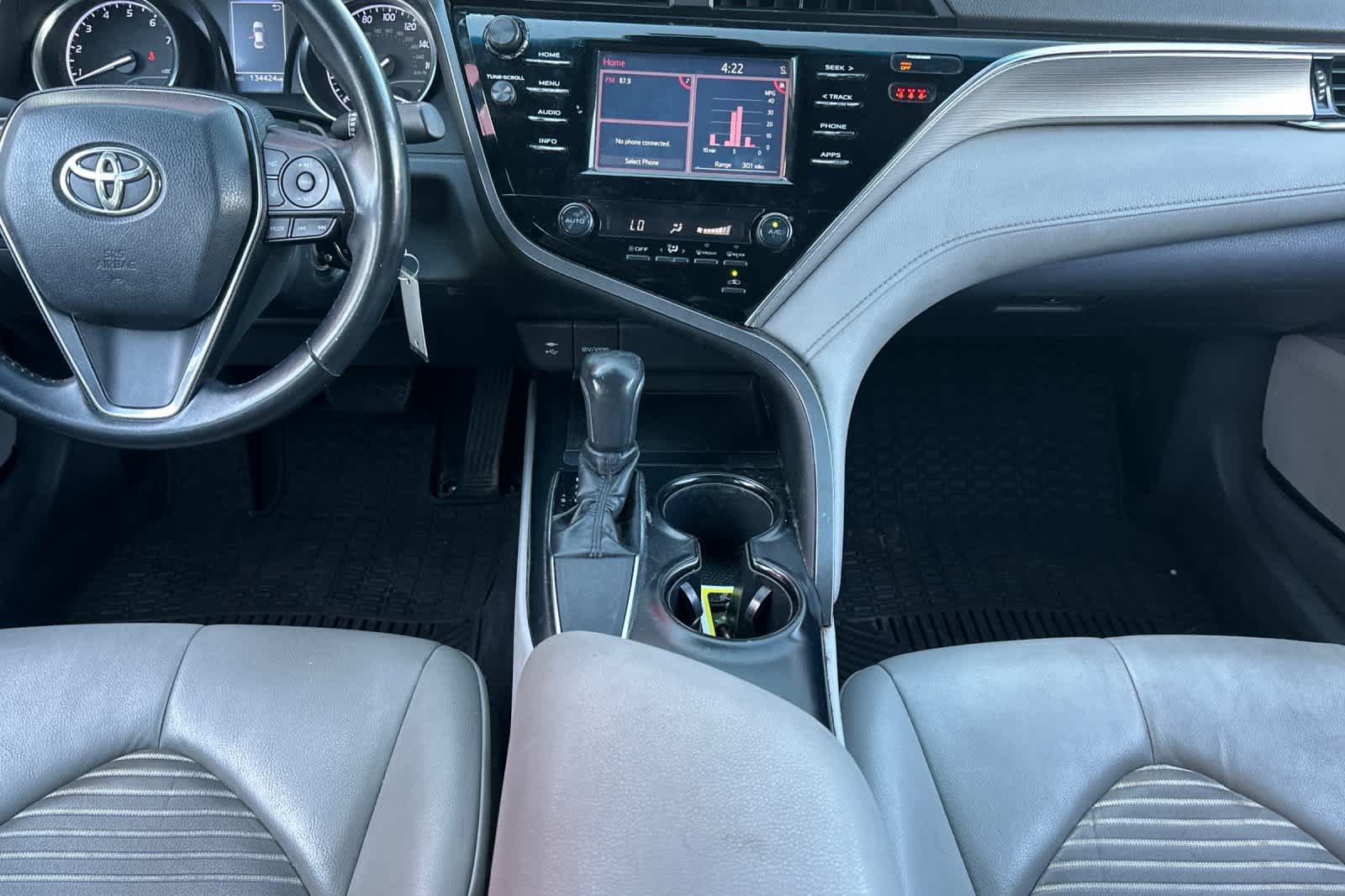 Used 2018 Toyota Camry SE FWD image 4