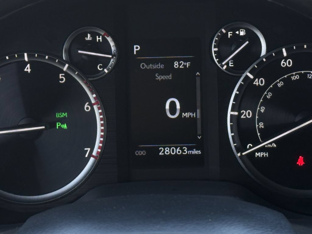 Used 2023 Lexus GX 460 Premium w/ Accessory Package AWD/4WD image 15