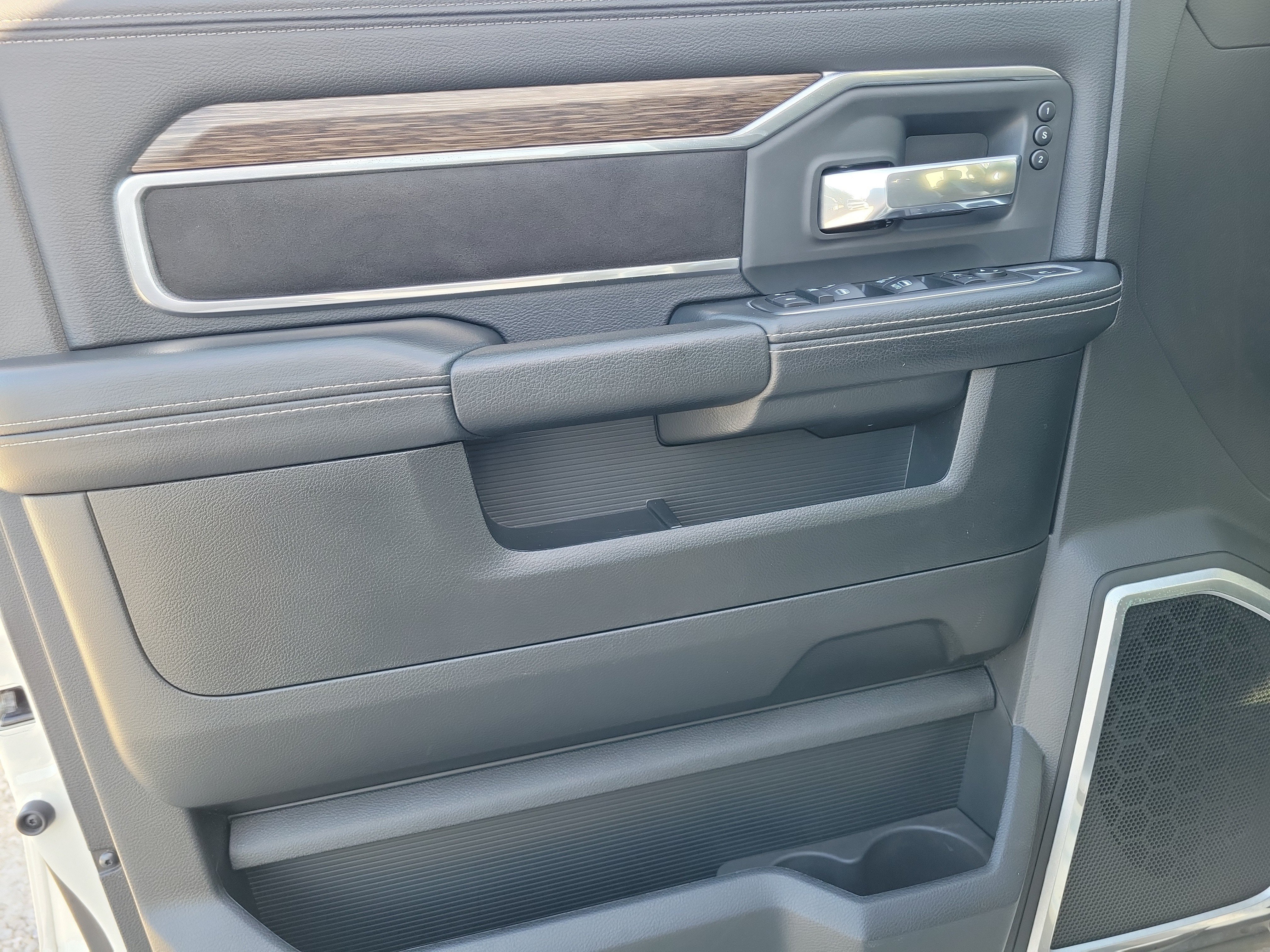 Used 2019 RAM 3500 Laramie AWD/4WD image 19