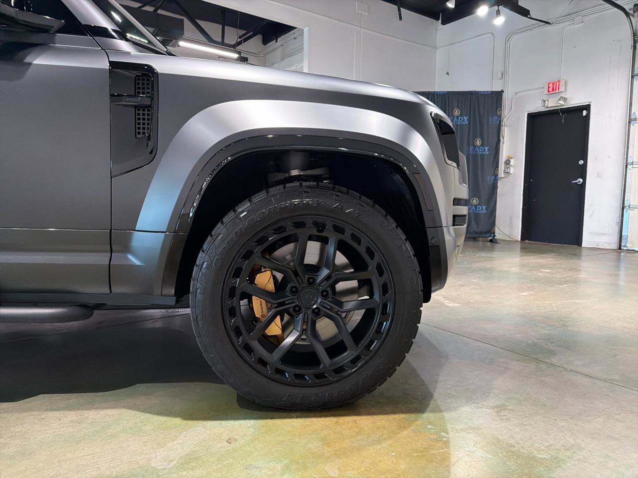 Used 2025 Land Rover Defender 110 image 10