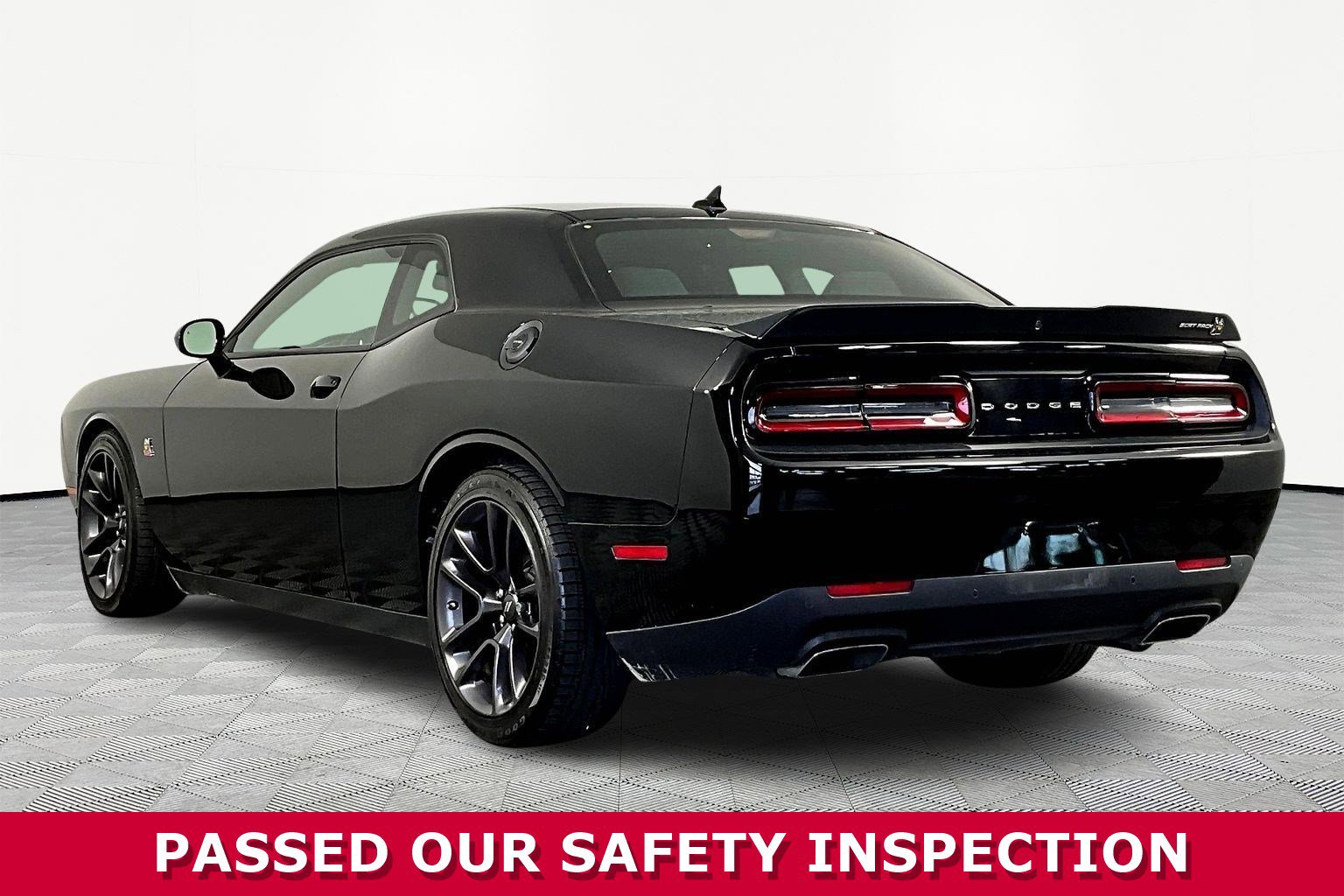 Used 2022 Dodge Challenger R/T Scat Pack w/ Driver Convenience Group RWD image 4