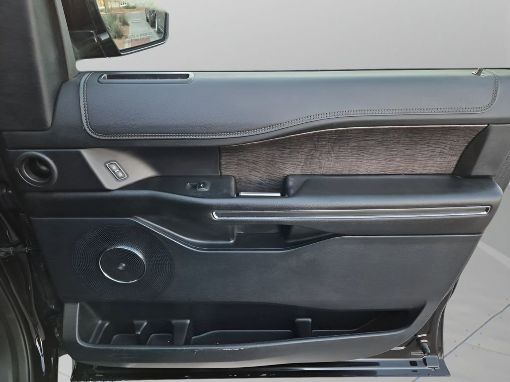 Used 2021 Ford Expedition Limited image 13