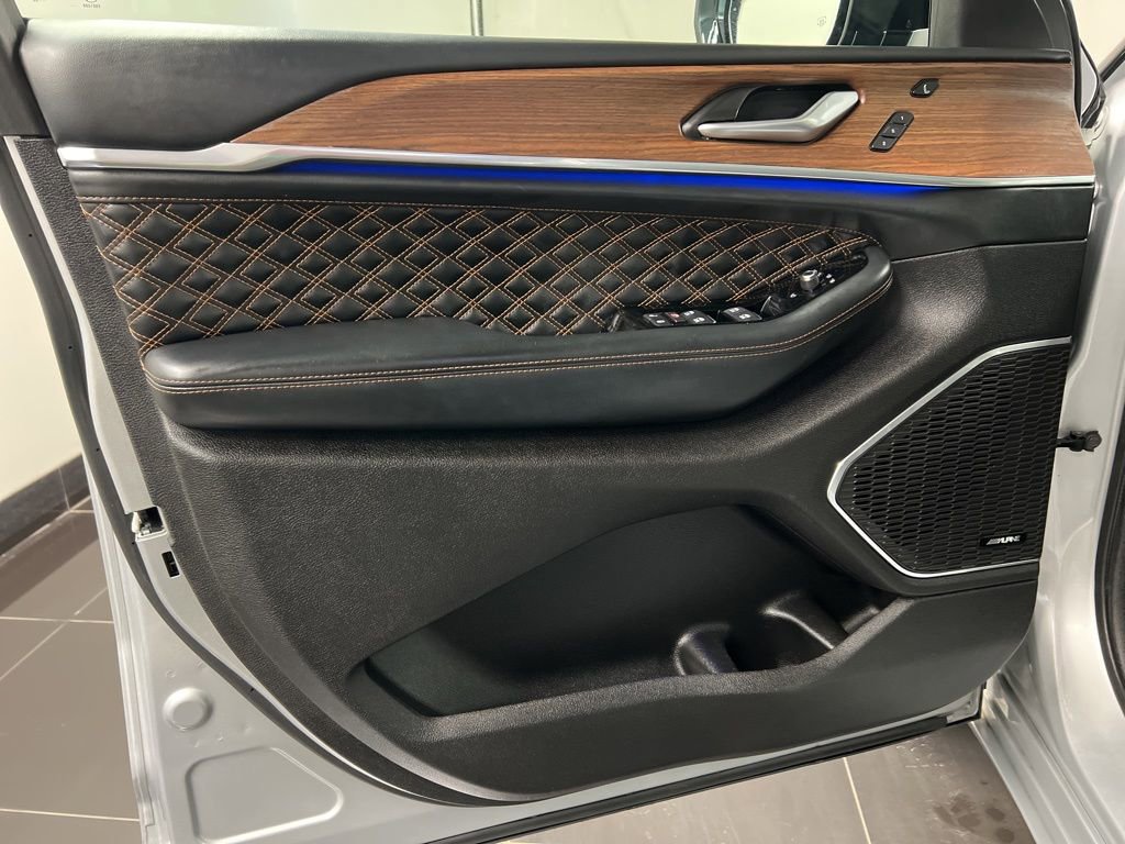 Used 2023 Jeep Grand Cherokee L Summit w/ High Altitude Package image 30