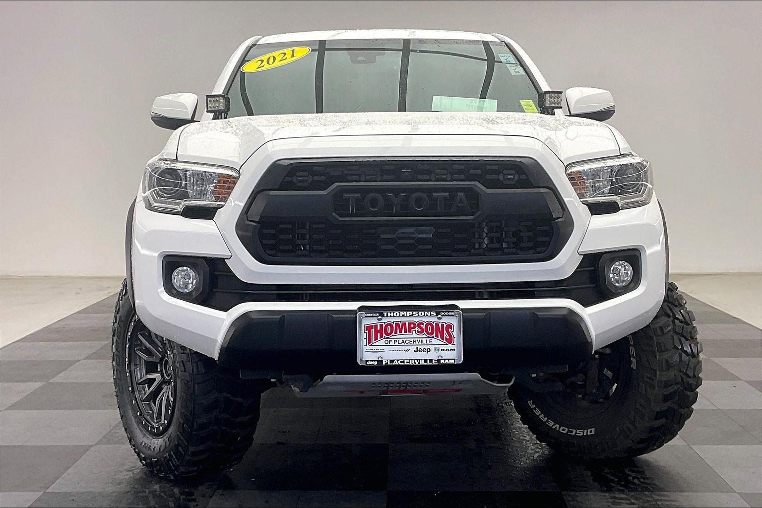 Used 2021 Toyota Tacoma TRD Off-Road w/ Technology Package AWD/4WD image 2