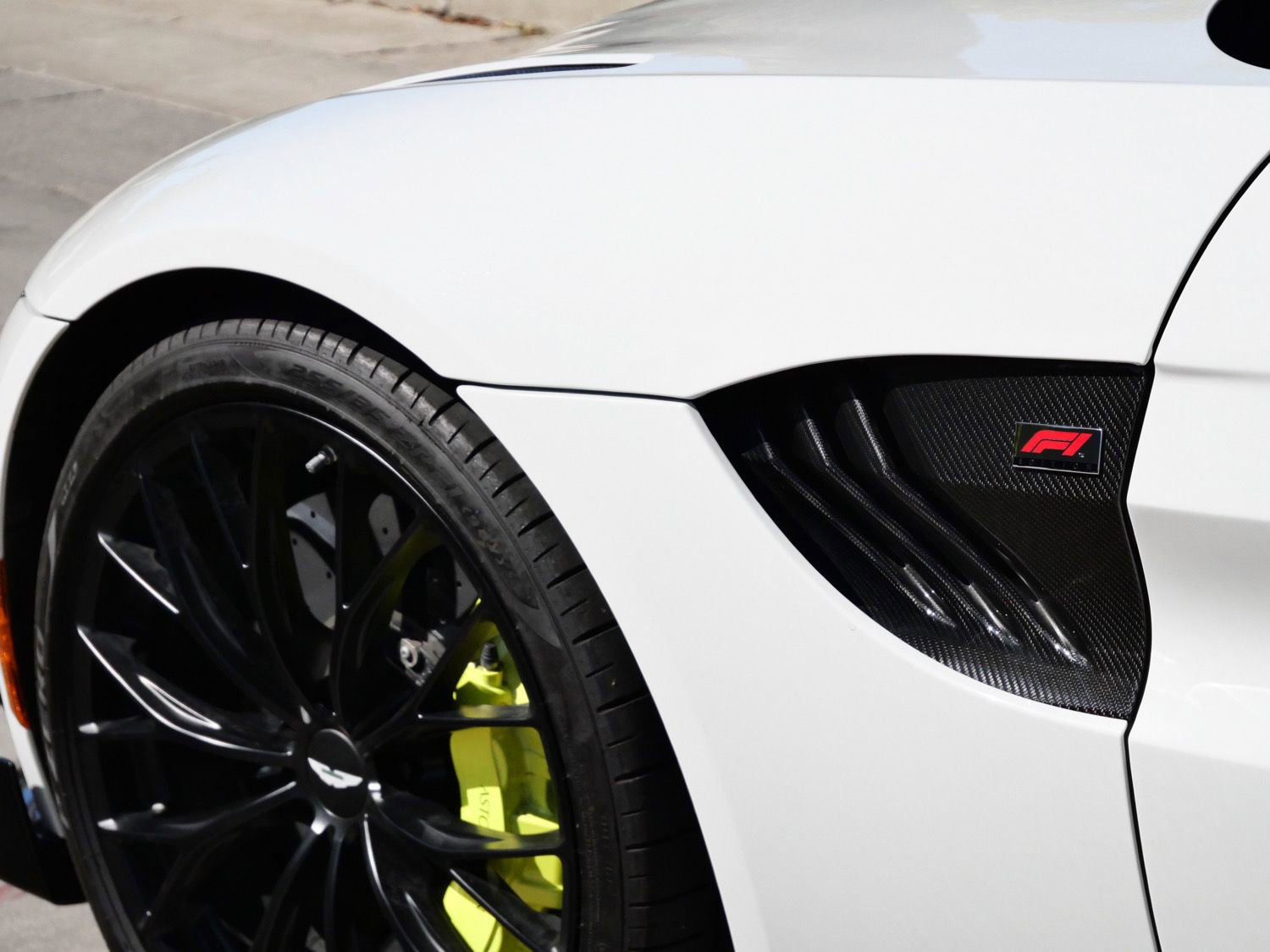 Used 2023 Aston Martin V8 Vantage Coupe image 9