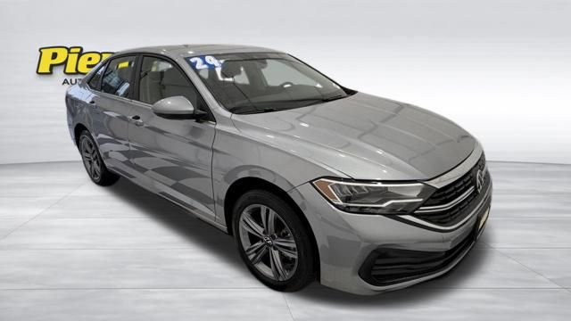 Used 2024 Volkswagen Jetta SE image 6