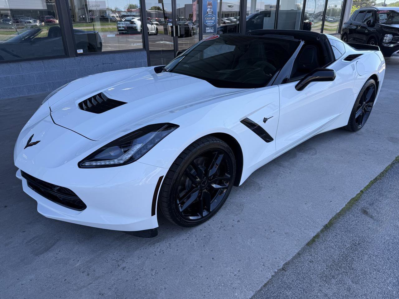 Used 2017 Chevrolet Corvette Stingray Coupe RWD image 2