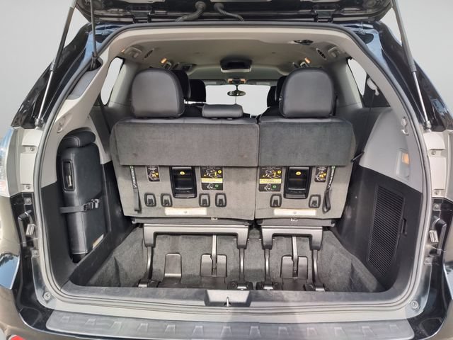 Used 2017 Toyota Sienna SE FWD image 31