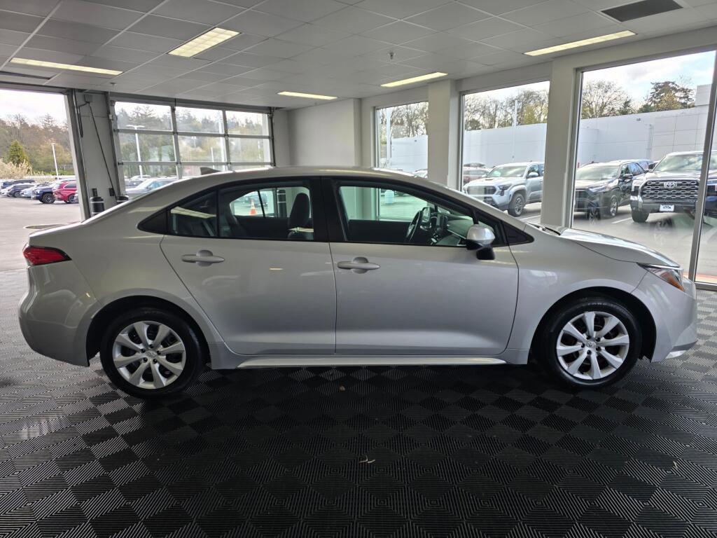 Used 2024 Toyota Corolla LE FWD image 2