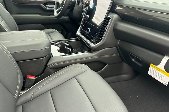 New 2026 GMC Yukon XL Elevation w/ Elevation Premium Package AWD/4WD image 20