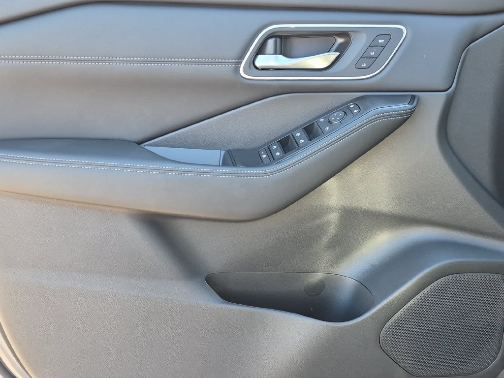 New 2026 Nissan Rogue Platinum AWD/4WD image 14