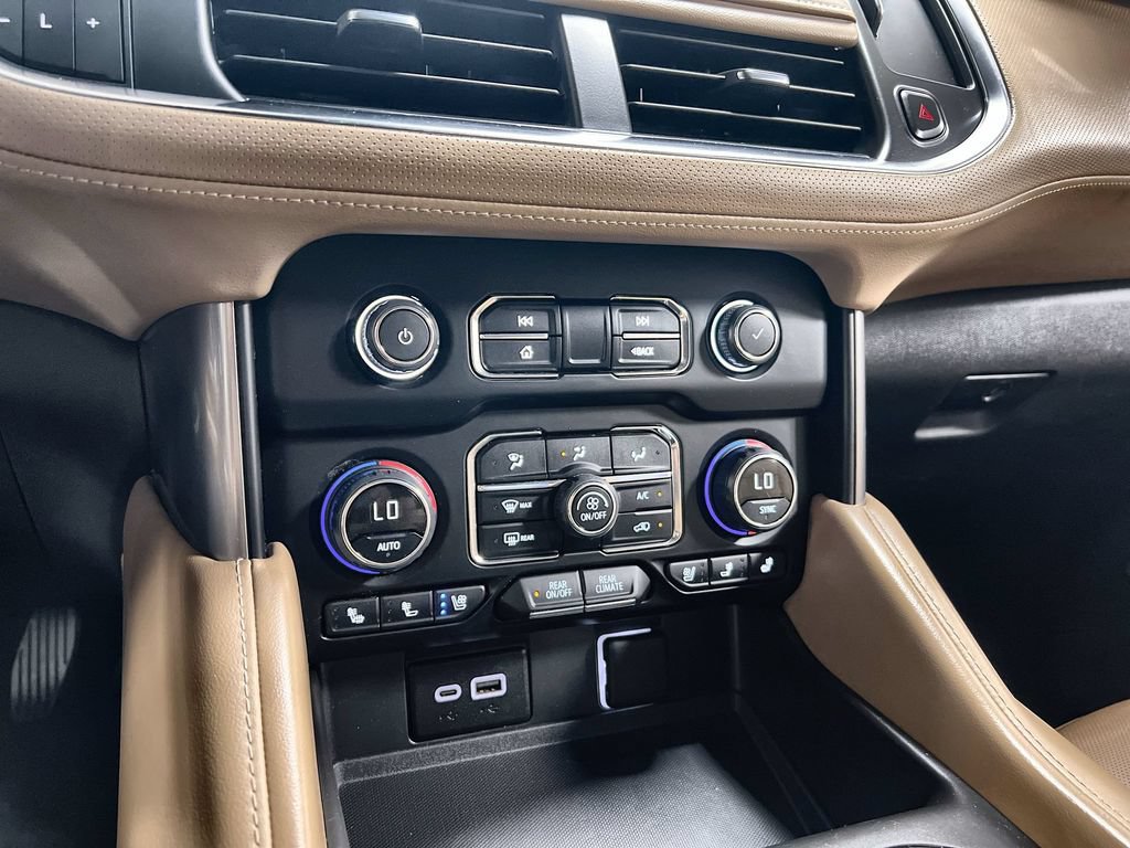 Used 2024 Chevrolet Suburban Premier RWD image 38