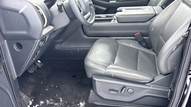 Used 2025 Ford Expedition Active image 26