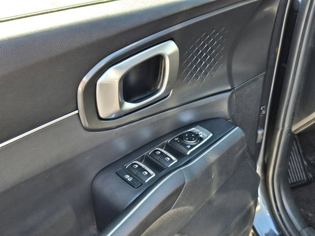 Used 2024 Kia Sorento S image 14