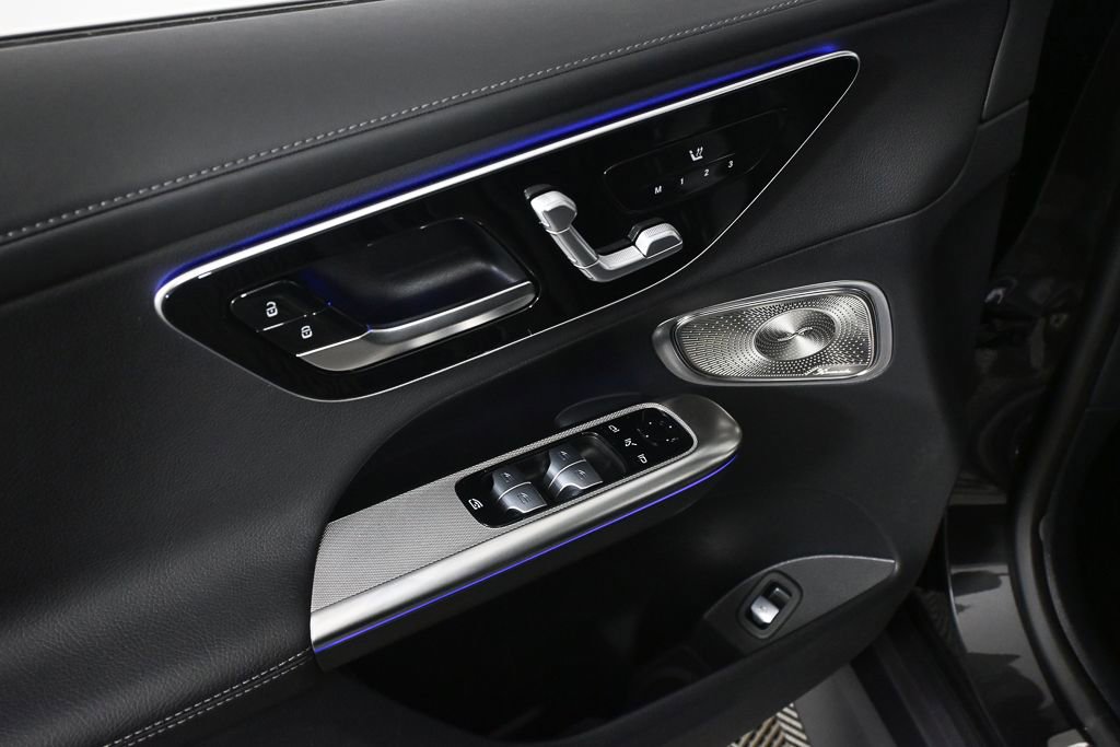 Certified 2025 Mercedes-Benz GLC 300 4MATIC image 8