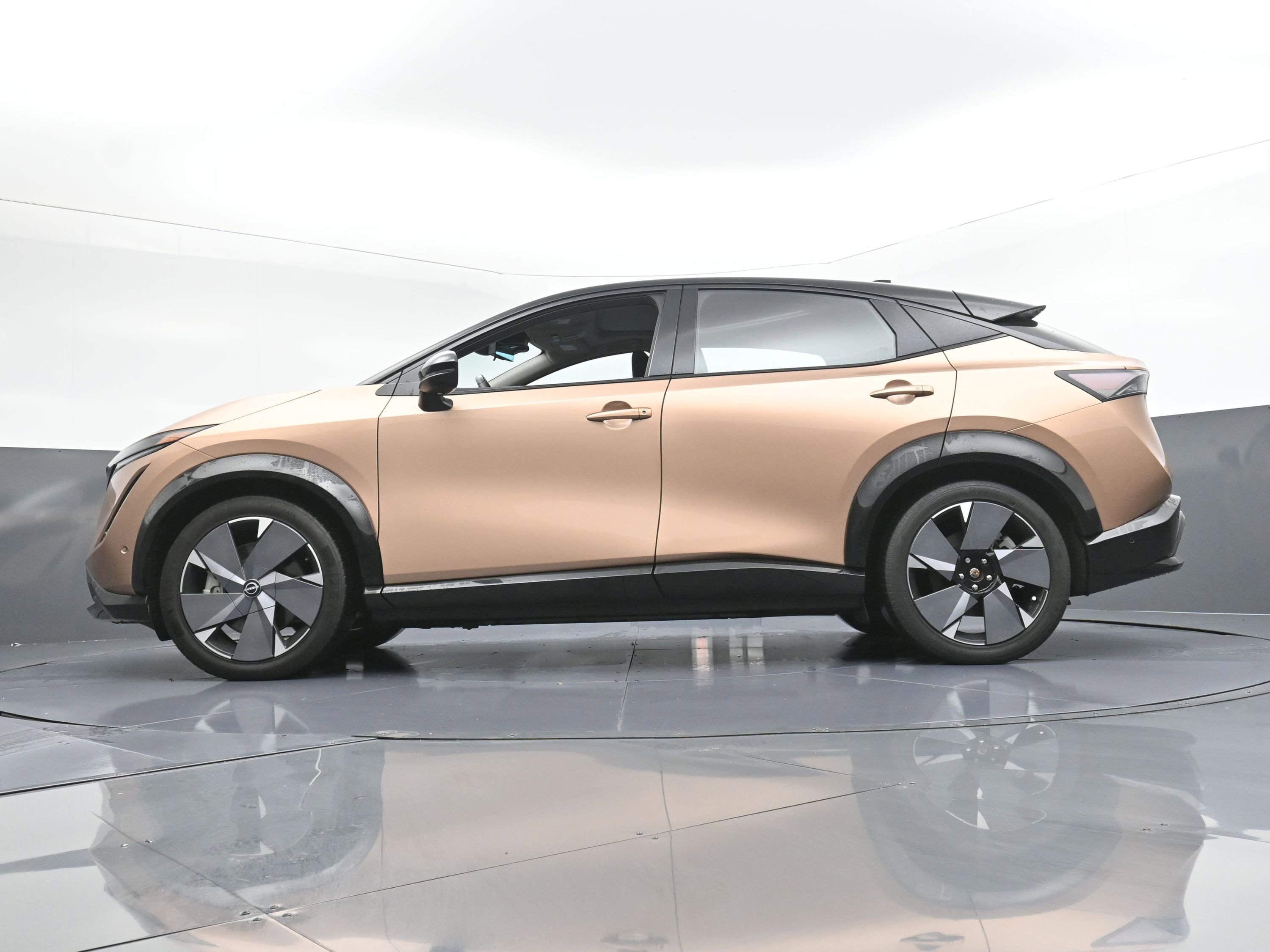 Used 2023 Nissan Ariya image 23