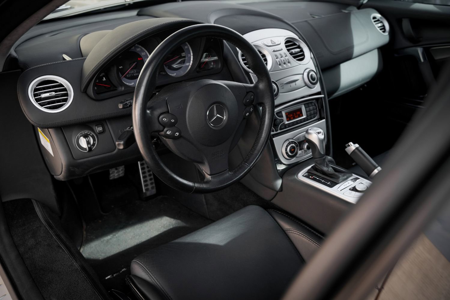 Used 2005 Mercedes-Benz SLR image 3