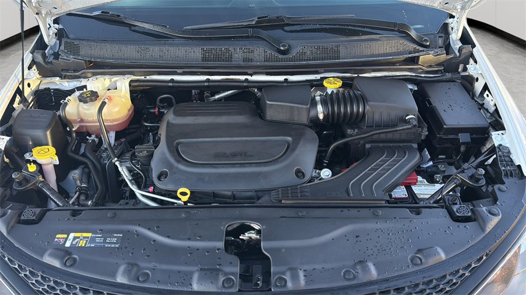 Used 2022 Chrysler Voyager LX image 49