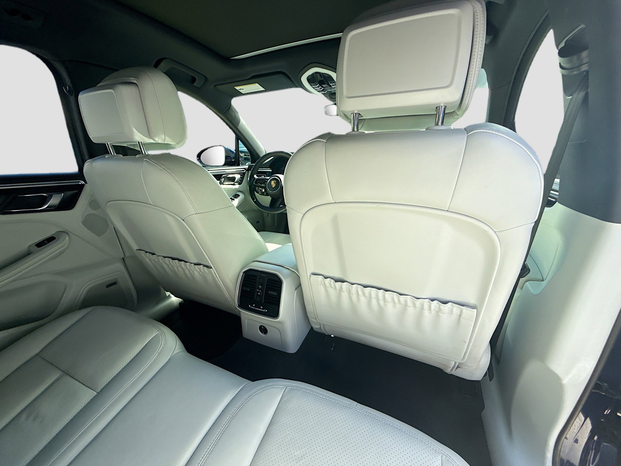 Used 2022 Porsche Macan w/ Premium Package Plus image 28