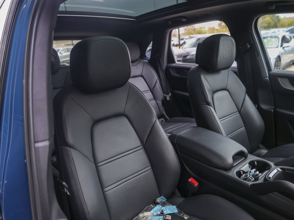 Certified 2025 Porsche Cayenne E-Hybrid AWD/4WD image 38