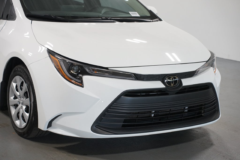 Used 2026 Toyota Corolla LE FWD image 4