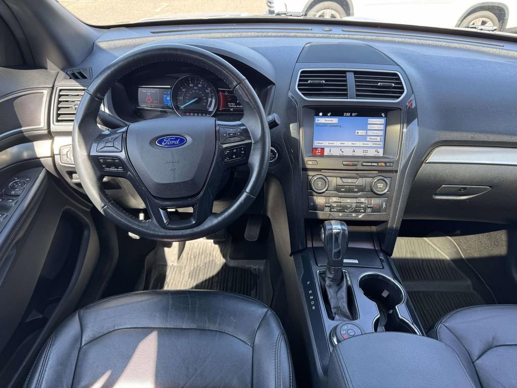 Used 2018 Ford Explorer XLT w/ Equipment Group 202A AWD/4WD image 11