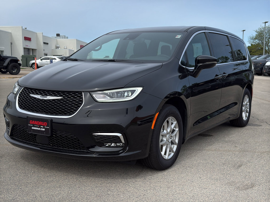 New 2026 Chrysler Pacifica Select FWD image 2